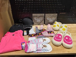 lot 59 image: Womens Clothing and More