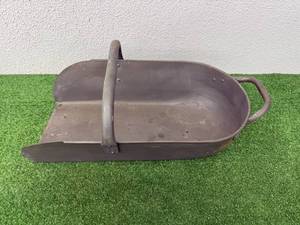 lot 26 image: Vintage Grain Scoop