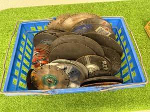 lot 33 image: Box of Cutting Wheels & Blades