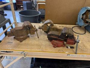 lot 75 image: Bench Vises (3)