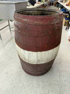 lot 3 image: Wood Barrel