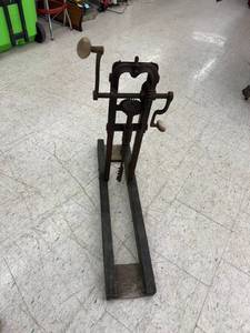 lot 5 image: Antique Drill Press