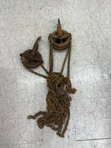 lot 8 image: Chain Pulleys