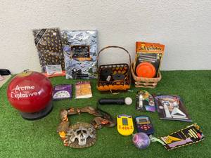 lot 91 image: Mixed Lot - Halloween Items, Handheld Games
