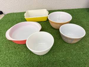 lot 102 image: Pyrex