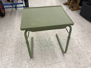 lot 119 image: Adjustable Height TV Tray