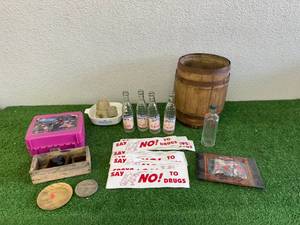 lot 141 image: Mixed Collectibles - Lunchbox, Harley Davidson, Bottles