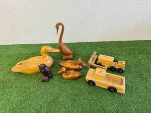 lot 146 image: Wood Ducks & Toys