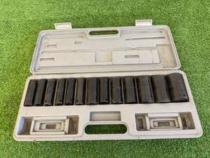 lot 165 image: Sockets