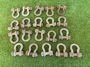 lot 184 image: Screw Pin Anchor Shackles