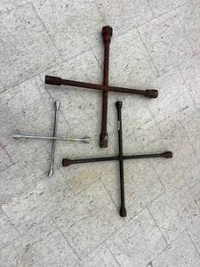 lot 192 image: Tire Irons