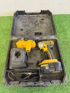 lot 195 image: DeWalt 18 Volt 14 Cordless Impact Driver Kit