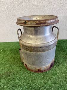 lot 198 image: Small Cream Can