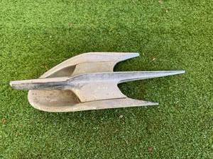 lot 211 image: Ford Hood Emblem