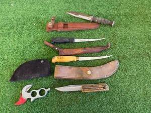 lot 221 image: Knives
