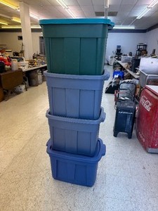 lot 238 image: 4 Totes with Lids