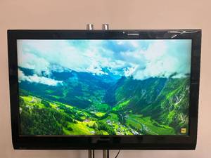 lot 12 image: Philips 47 Commercial TV Monitor  Great for Digital Signage or Office Use
