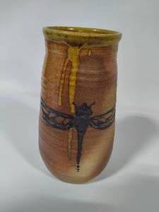 lot 10 image: Dragonfly Pottery Vase