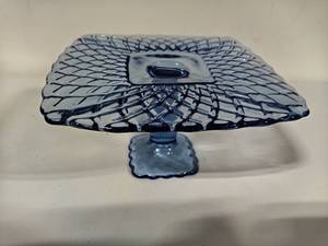 lot 14 image: L.E. Smith Blue Trellis Pattern Pedestal Cake Stand