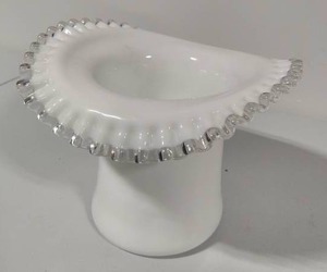 lot 15 image: Fenton Silver Crest Top Hat Vase