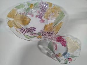 lot 22 image: Beautiful Savoir Vivre Serving Pieces
