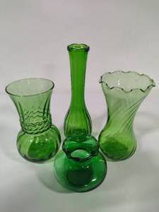 lot 26 image: Lot of Green Glass Vases
