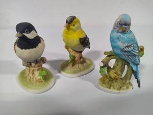 lot 30 image: Lefton Ceramic Birds