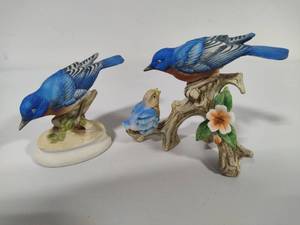 lot 29 image: Lefton Ceramic Blue Birds