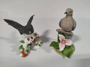 lot 32 image: Lenox Porcelain Birds