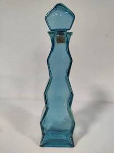 lot 33 image: Zig Zag Bottle Decanter