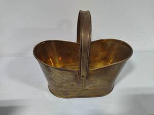 lot 35 image: Vintage Brass Basket