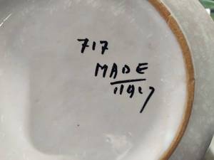 lot 38 image: Fratelli Fanciullacci Hand Painted White Lava Glaze Ashtray