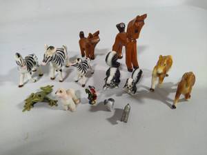 lot 52 image: Lot of Animal Miniatures