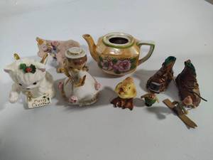 lot 53 image: Assortment of Smalls