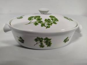 lot 54 image: ANDREA SADEK Parsley Casserole Dish wLid