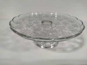 lot 77 image: Princess House Fantasia Crystal Cake Plate