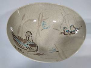 lot 50 image: Red Wing Bob White Quail Pattern Large Bowl