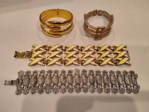 lot 65 image: Vintage Mixed Metal Bracelets