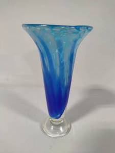 lot 88 image: Hand Blown Art Glass Vase