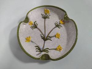 lot 38 image: Fratelli Fanciullacci Hand Painted White Lava Glaze Ashtray