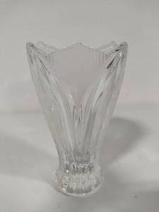 lot 129 image: Beyer Novelette Crystal Glass Vase