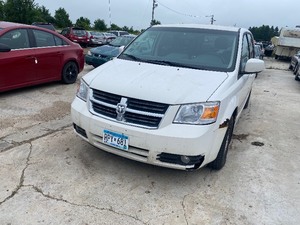 lot 8 image: 2008 Dodge Grand Caravan
