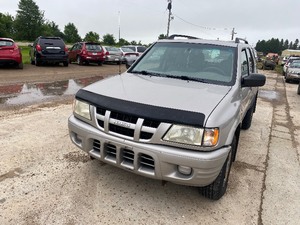 lot 13 image: 2004 Isuzu Rodeo