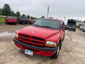 lot 11 image: 2001 Dodge Dakota