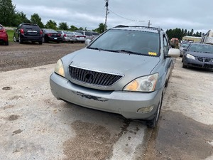lot 10 image: 2004 Lexus RX330 AWD