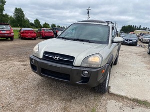 lot 9 image: 2007 Hyundai Tucson 4x4