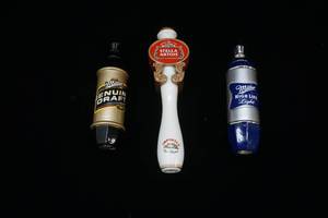 lot 2 image: Short Tap Handles (3ct)