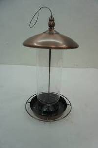lot 39 image: Amazon Basics Bird Feeder