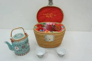 lot 52 image: Vintage Chinese Tea Set