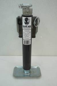 lot 59 image: Butler Black Jack 10 2000 lbs. Top Wind bracket